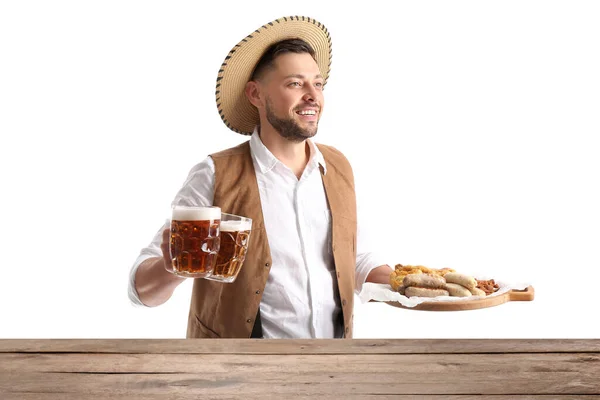 Schöner Mann Traditioneller Deutscher Kleidung Mit Snacks Und Bier Tisch — Stockfoto