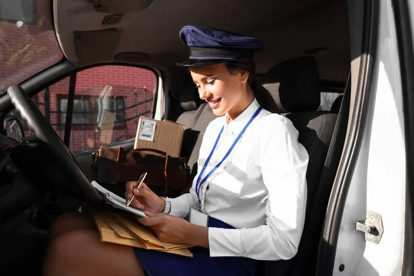 Beautiful Postwoman Clipboard Car — Foto Stock