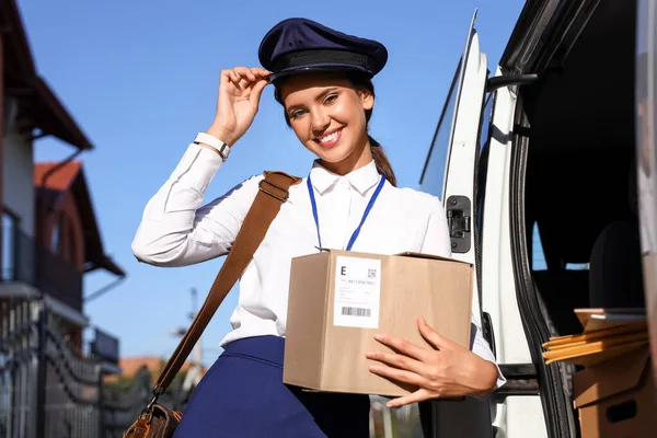 Beautiful Postwoman Parcel Car — Stock Photo, Image