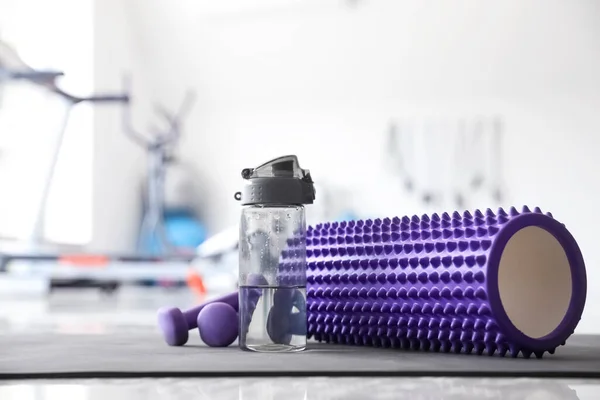 Foam Roller Bottle Water Dumbbells Mat Gym Closeup — Foto Stock