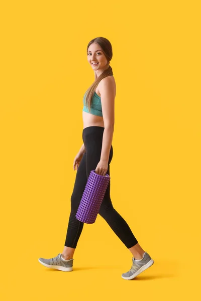 Young Woman Purple Foam Roller Yellow Background — 图库照片