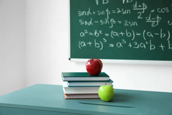 Apples School Books Table Chalkboard — Foto de Stock