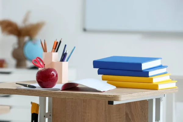 Apple School Books Pen Cups Table Classroom — Stock Photo, Image