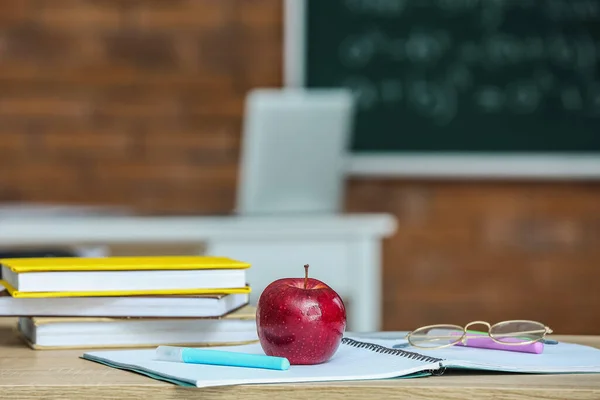 Apple School Books Eyeglasses Table Classroom — Stock Photo, Image