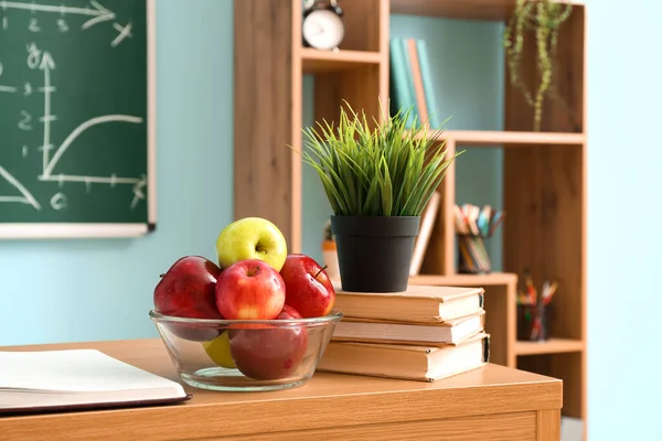 Bowl Apples Books Flowerpot Table Classroom — Foto de Stock
