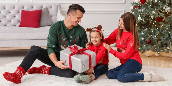 Parents Giving Christmas Present Little Daughter Home — Stock Photo, Image