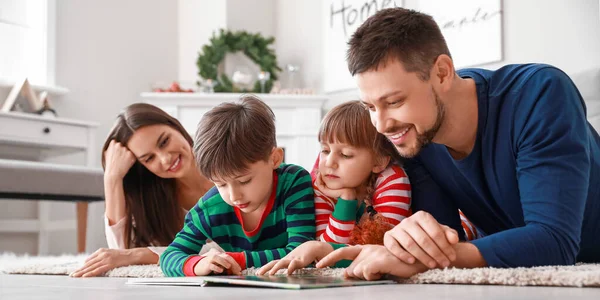 Happy Family Reading Book Home Christmas Eve — Stock Photo, Image