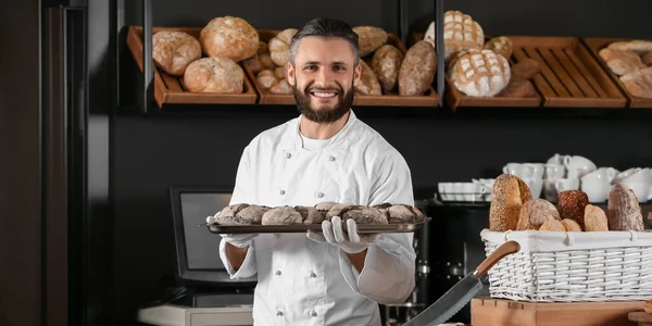 Male Baker Holding Tray Fresh Bread Market — Foto de Stock