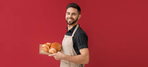 Baker Fresh Bread Red Background — Stok fotoğraf