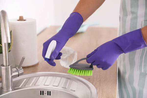 Young Man Cleaning Sink Brush Kitchen Closeup — Stockfoto