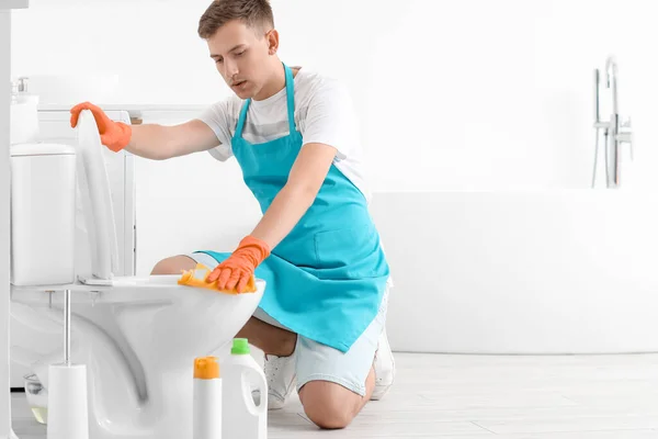 Young Man Cleaning Toilet Bowl Rag Bathroom — Stockfoto