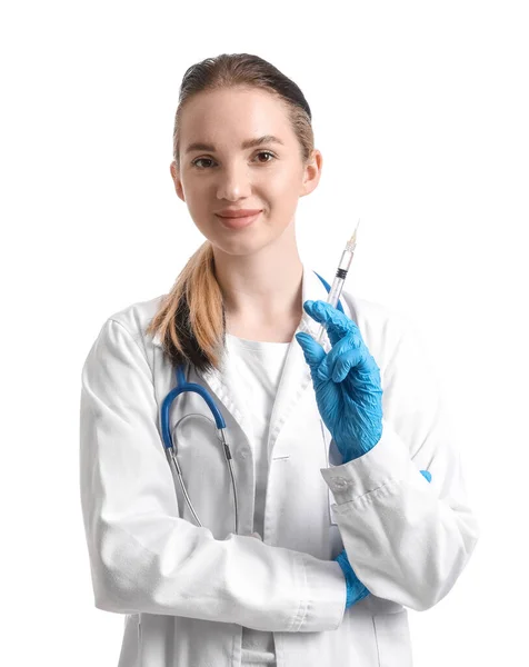白い背景の上の注射器を持つ医師 — ストック写真
