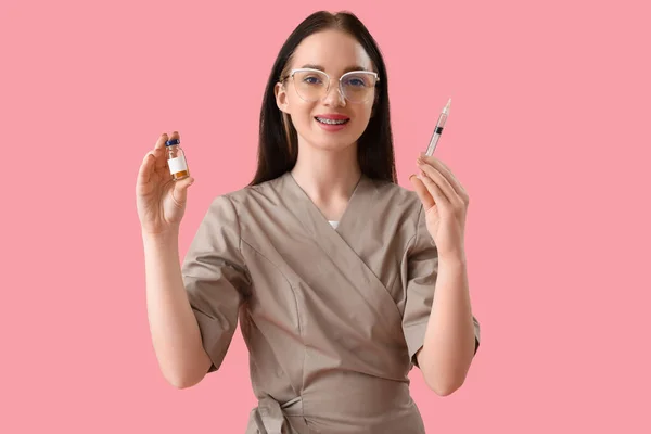 Doctor Ampule Syringe Pink Background — Stockfoto