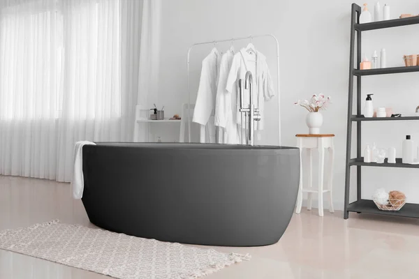 Interior Stylish Bathroom Black Bathtub Shelf Unit —  Fotos de Stock