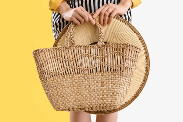 Young Woman Holding Rattan Handbag Stylish Hat Color Background Closeup — Fotografia de Stock