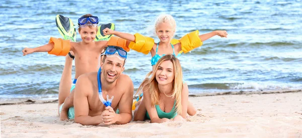 Portrait Happy Family Sand Sea Beach — Foto Stock
