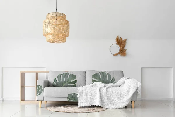 Comfortable Sofa Print Monstera Leaves Light Living Room — Zdjęcie stockowe