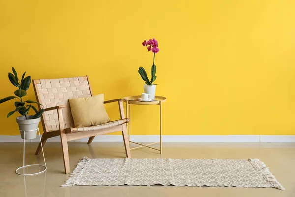 Orchid Flower Cup Coffee Table Armchair Yellow Wall Room — Φωτογραφία Αρχείου