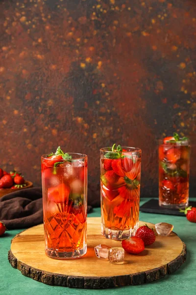 Board Glasses Strawberry Lemonade Green Table Grunge Background — Stock Photo, Image