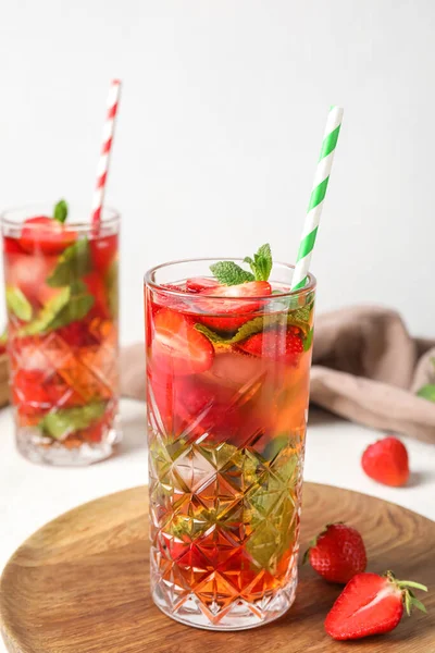 Wooden Board Glass Strawberry Lemonade White Background — Fotografia de Stock