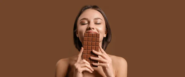 Beautiful Woman Sweet Chocolate Brown Background — 스톡 사진