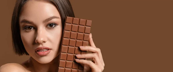 Beautiful Woman Sweet Chocolate Brown Background Space Text — Zdjęcie stockowe