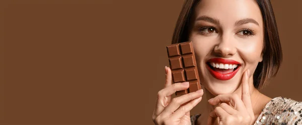 Beautiful Woman Sweet Chocolate Brown Background Space Text — Fotografia de Stock