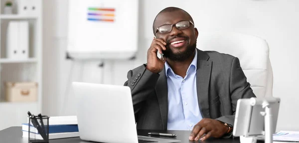 Handsome African American Businessman Talking Phone Modern Office — Foto de Stock