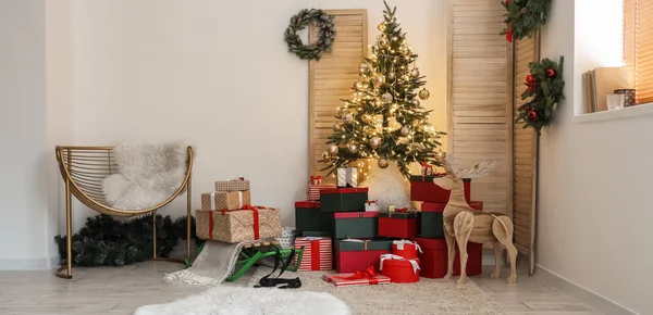 Interior Living Room Beautiful Christmas Tree Gifts — 스톡 사진