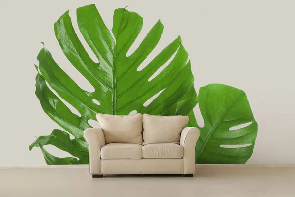 Stylish Sofa Light Wall Print Monstera Leaves — Stockfoto