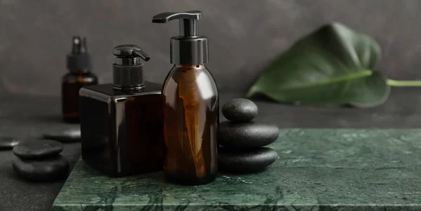 Bottles Natural Shampoo Spa Stones Dark Background — Fotografia de Stock