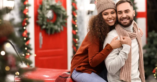 Happy Young Couple Celebrating Christmas Outdoors — Stock Photo, Image