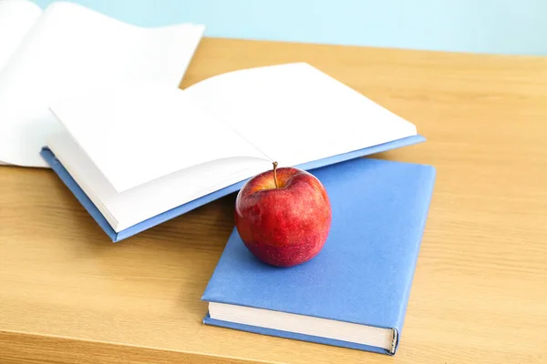 Red Apple School Books Desk Classroom — 스톡 사진