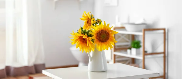 Beautiful Sunflower Flowers Vase Table Bathroom — 스톡 사진