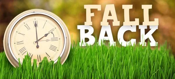 Clock Grass Outdoors Fall Back Concept — Foto Stock