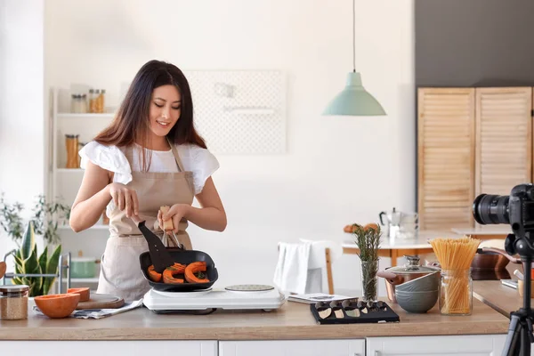 Young Asian Woman Frying Pumpkin While Recording Video Class Kitchen — Stok fotoğraf
