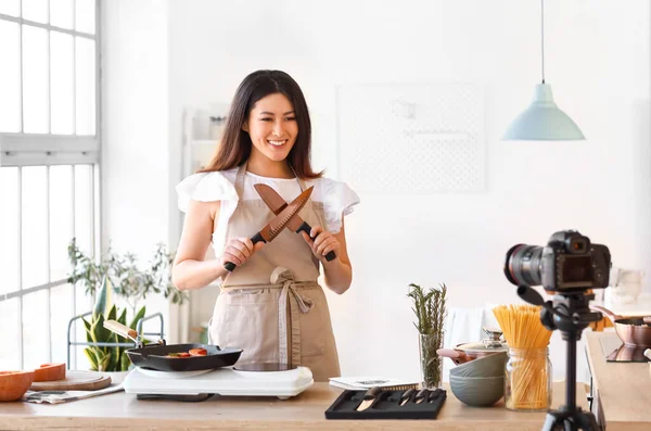 Young Asian Woman Knives Recording Video Kitchen — Stok fotoğraf