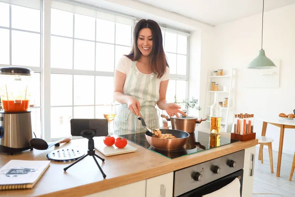 Young Asian Woman Frying Rice Vegetables While Cooking Video Tutorial — Zdjęcie stockowe