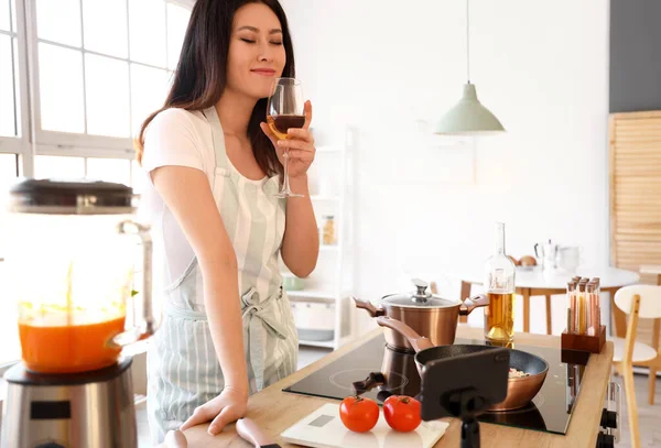 Young Asian Woman Glass Wine Watching Cooking Video Tutorial Kitchen — Stock Photo, Image