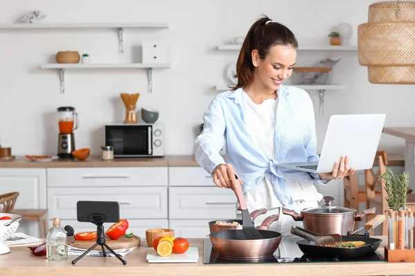 Young Woman Laptop Watching Cooking Video Tutorial Kitchen — Stok fotoğraf