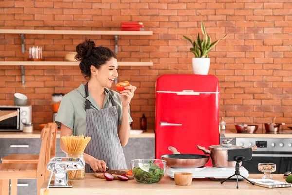 Young Woman Bell Pepper Cooking Video Tutorial Kitchen — Stock fotografie