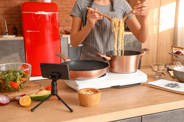 Young Woman Cooking Pasta While Watching Video Tutorial Kitchen — Stock fotografie