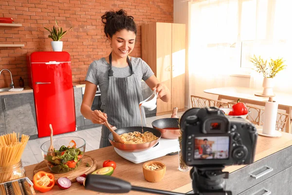 Young Woman Pouring Pasta Sauce While Recording Video Class Kitchen — Stock Photo, Image
