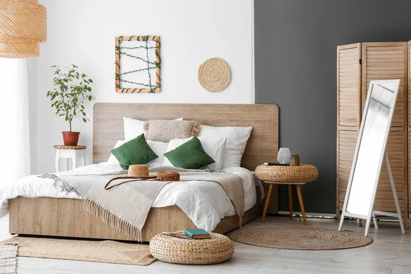 Interior Cozy Bedroom Rattan Poufs Mirror — Foto Stock