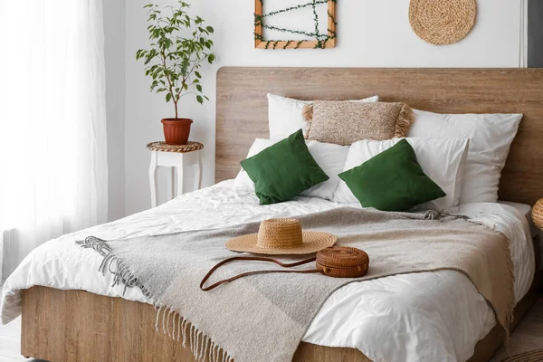 Stylish Hat Bag Bed Cozy Room — Stockfoto
