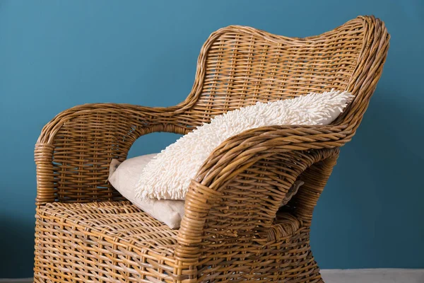 Rattan Armchair Pillow Blue Wall — 图库照片