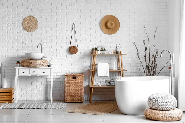 Interior Cozy Bathroom Sink Shelving Unit Laundry Basket — Stockfoto