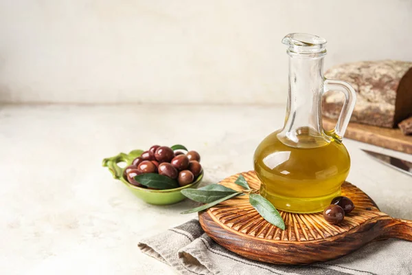 Wooden Board Decanter Fresh Olive Oil Light Background — Foto de Stock