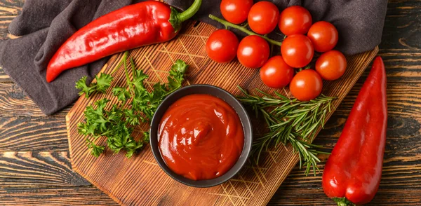 Bowl Natural Tomato Sauce Wooden Background — 스톡 사진
