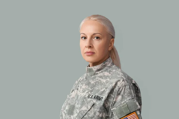 Mature Female Soldier Grey Background — Stockfoto